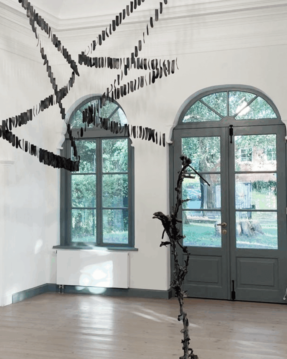 Ulrike Mohr spacial Drawing with charcoal art space Ostfriesland Biennial Kunstverein Aurich