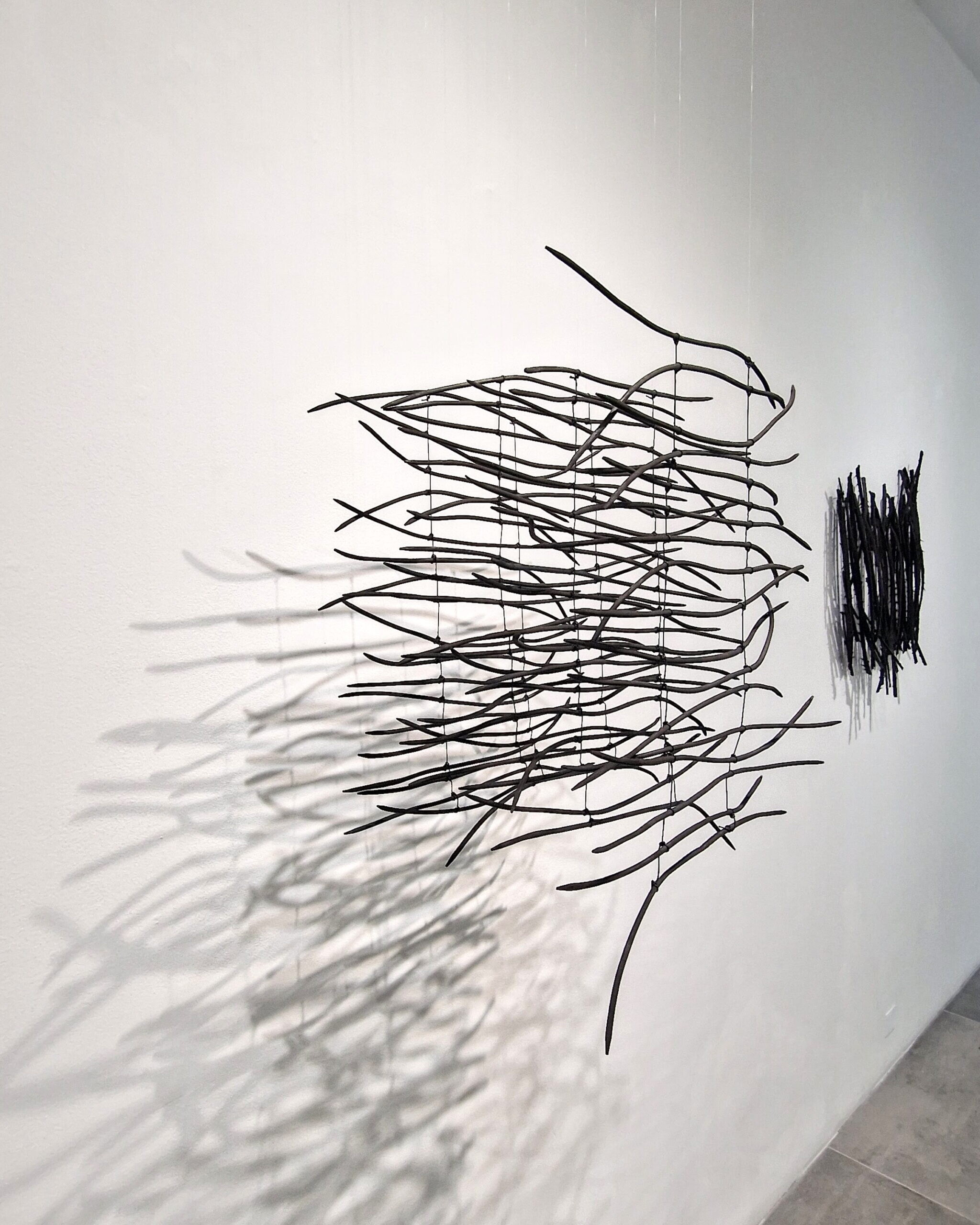 Ulrike Mohr Galerie Brüssel, Artist Gallery, Charcoal Wall Drawing, spacial Drawing, Meshwork